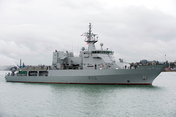 画像ギャラリー | ニュージーランド 太平洋トンガの救援に軍艦2隻を