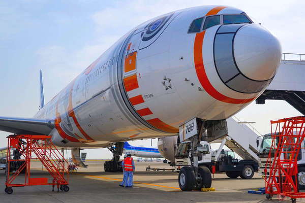 ANA「STAR WARS」特別機「BB-8 JET」、波乱の最終運航日 ファンへの“珍