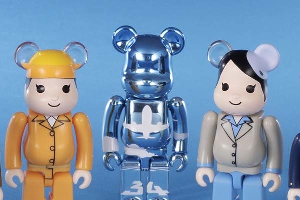 クマ耳ついた「ANAの歴代制服を着用したCAフィギュア全集結セット