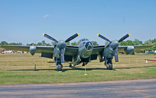 世界初のステルス機？ 万能機「モスキート」初飛行 -1940.11.25 生産は