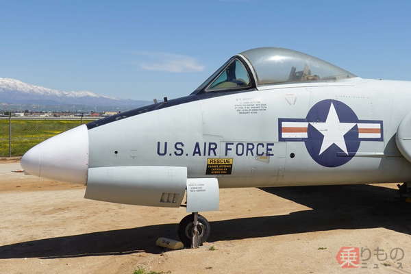 退役迫る「不死身」攻撃機には“ライバル”がいた！ 「見た目違うも能力