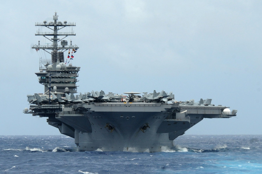 間もなく退役！「現役最古の原子力空母」が最後の作戦行動を終了