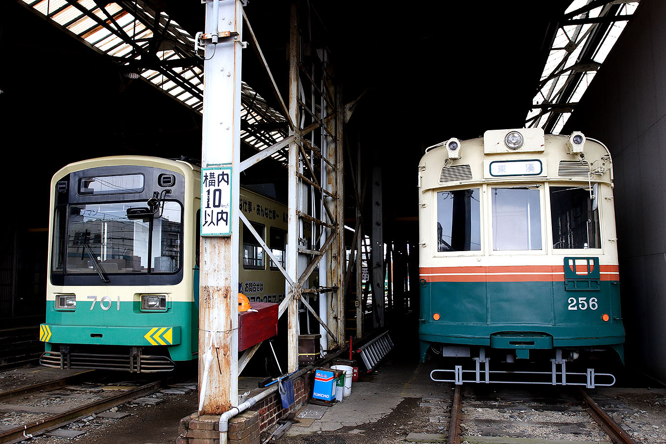 阪堺電気軌道 251形モ256 | 路面電車と鉄道の写真館