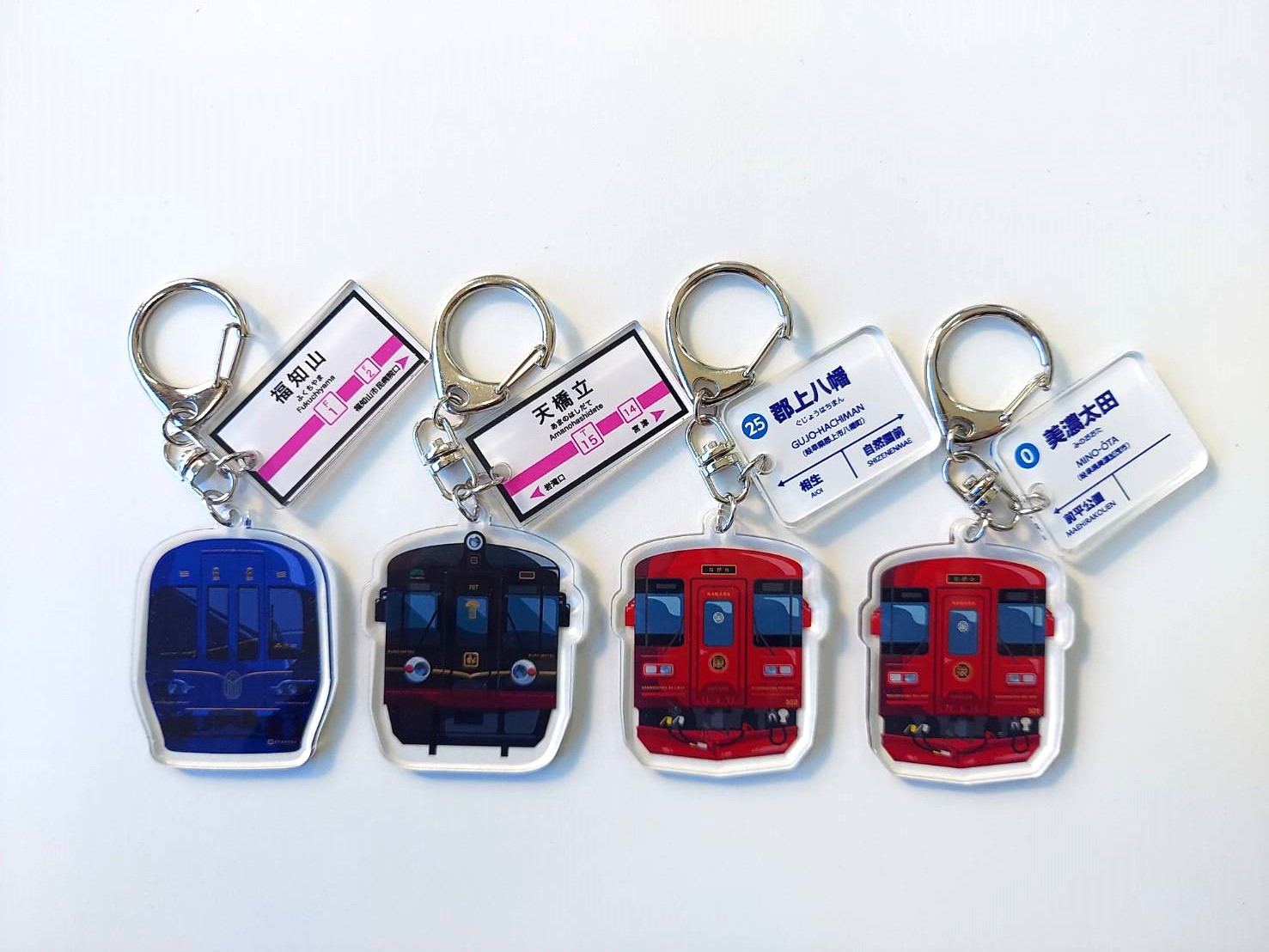 京都丹後鉄道と長良川鉄道の「駅名看板付き車両アクリルキーホルダー