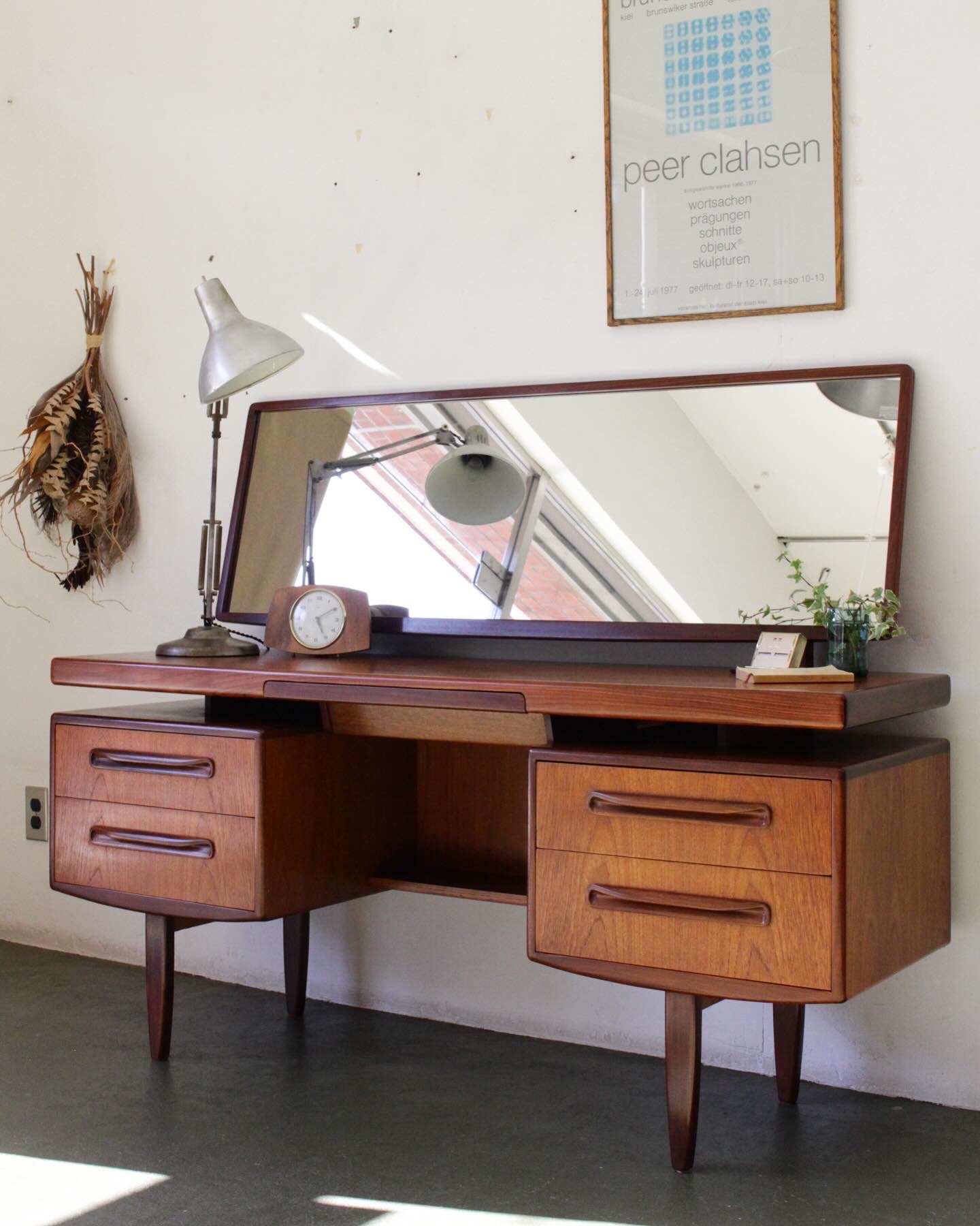 G-PLAN DRESSING TABLE – transista