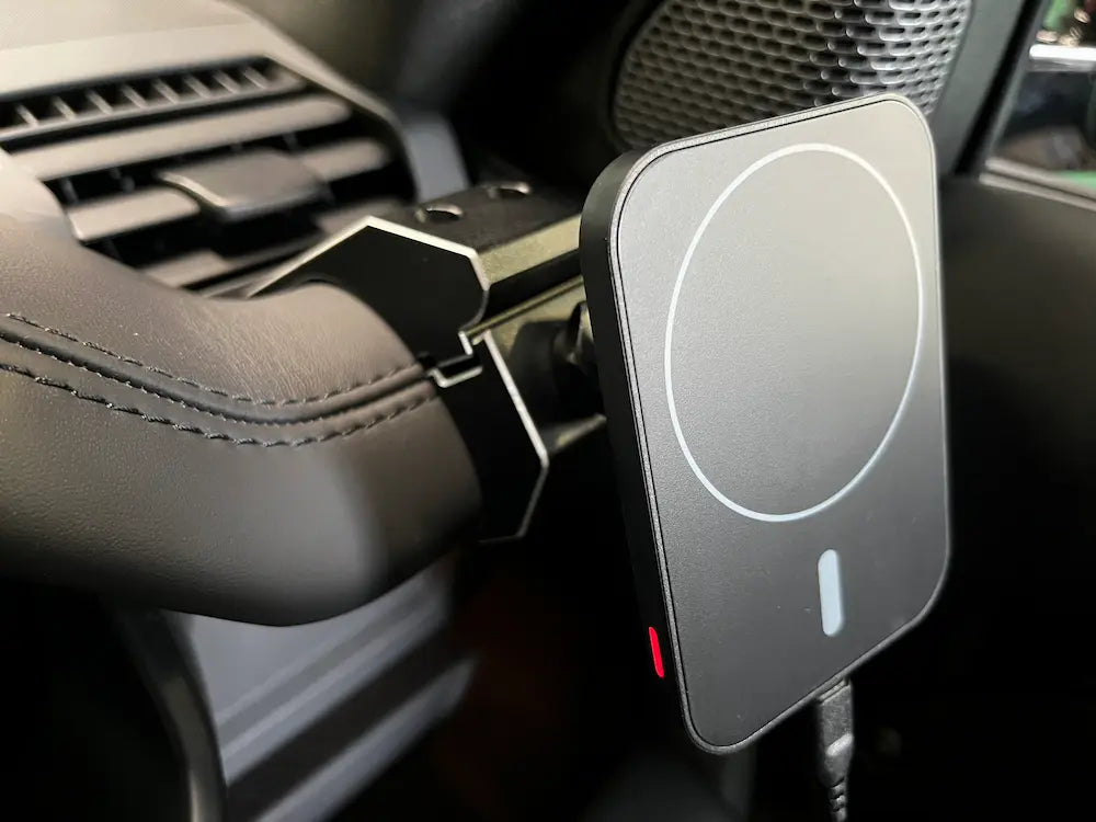 新型ディフェンダー ディフェンダー110 90 130 L663 携帯充電器