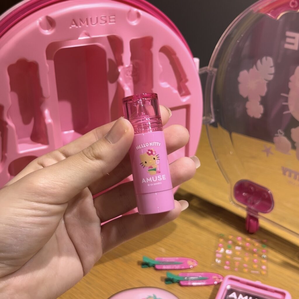 AMUSE×HELLO KITTY】大人気の日焼けハローキティとAMUSEの夢のコラボ