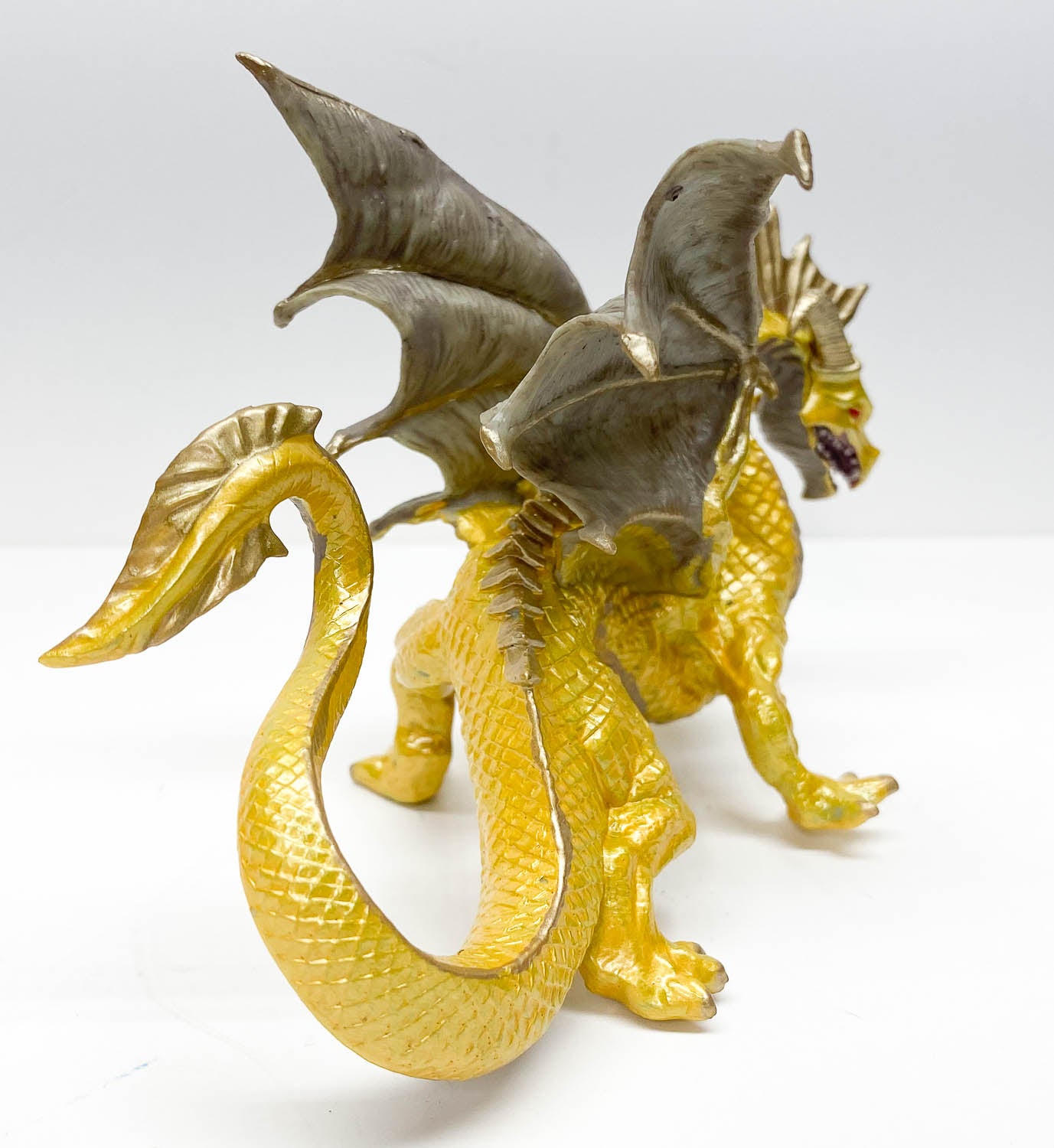 Safari Golden Dragon – Triple Mountain Model Horses