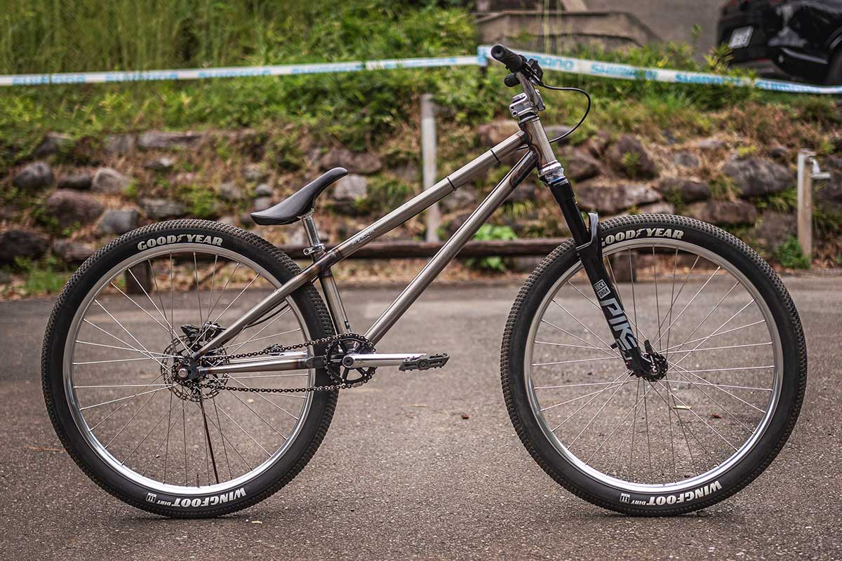 TUBAGRAライダー藤本さんのMOZUバイク | TUBAGRA ツバグラ