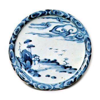 染付 山水文 皿 | 鶴田 純久の章 お話
