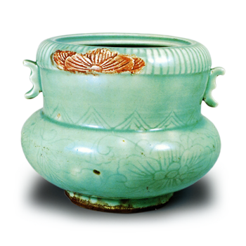 青磁 鉄釉 牡丹唐草文 耳付 水指 | 鶴田 純久の章 お話