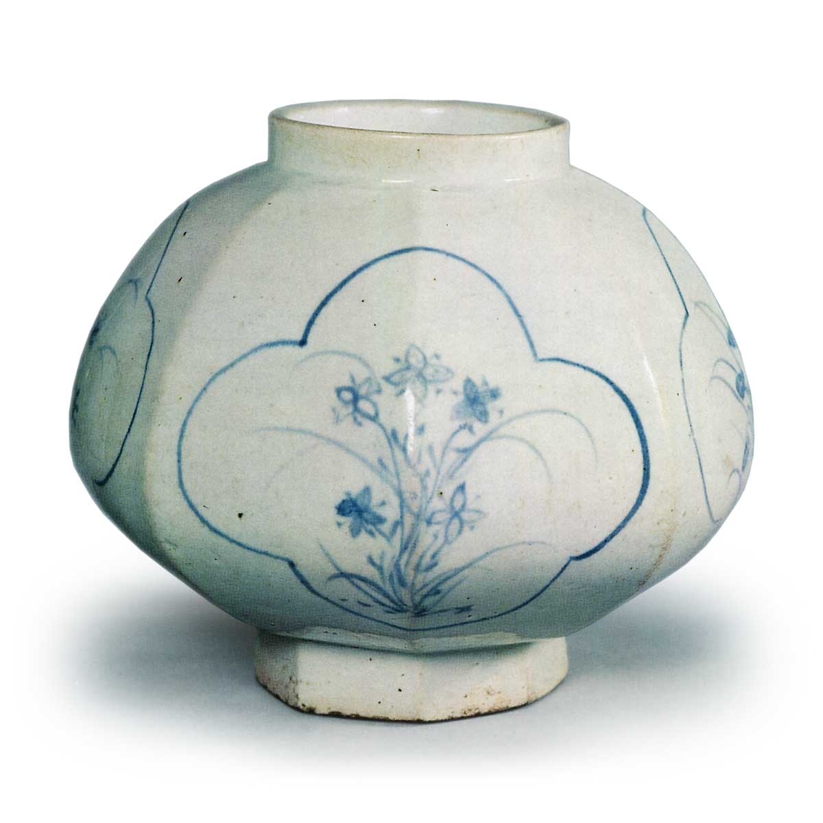 白磁 青花 染付 絵秋草文 面取 壺 | 鶴田 純久の章 お話