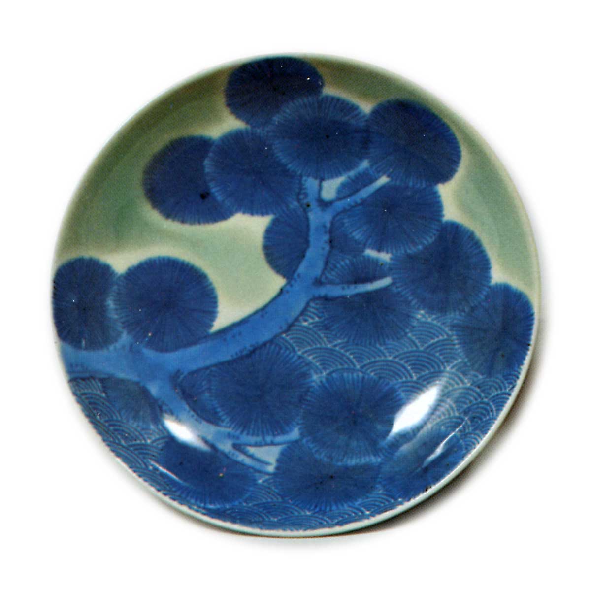 鍋島 青磁 染付 松青海波文 皿 | 鶴田 純久の章 お話