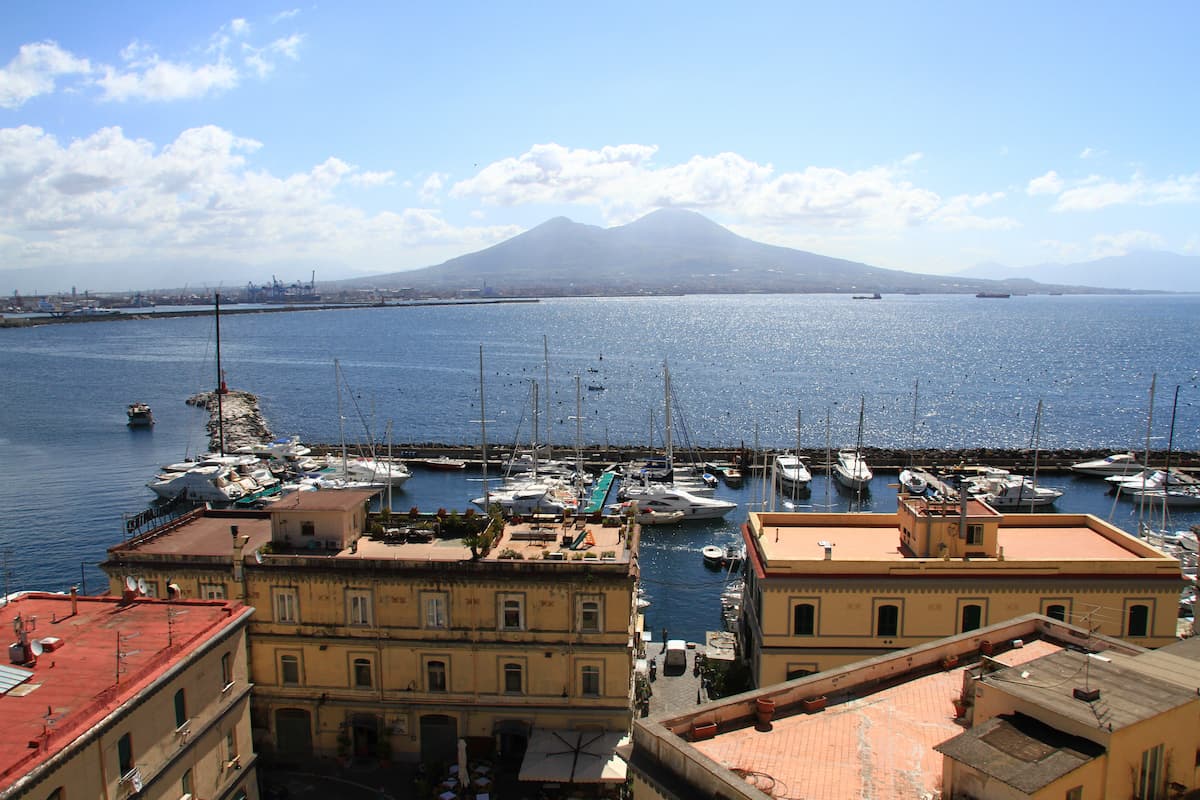 ナポリの見どころと日帰りで行ける周辺の人気スポットをご紹介