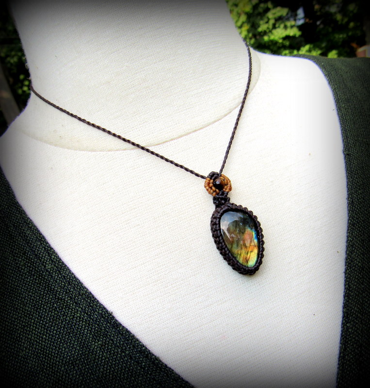 夢の実現をサポートする虹色ラブラドライトのペンダント/ネックレス