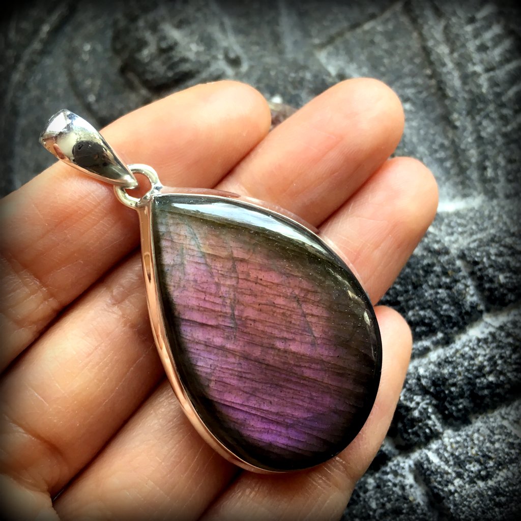 珍しいピンク・パープル・マゼンタ色 ラブラドライト ペンダントトップ