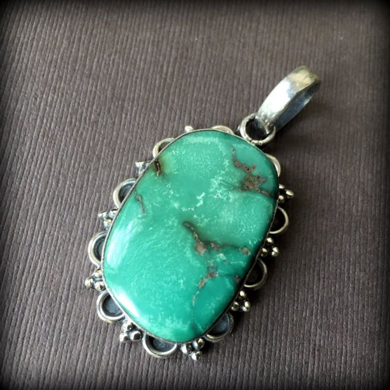 旅のお守り＊大きな天然ターコイズ（トルコ石） シルバーペンダント
