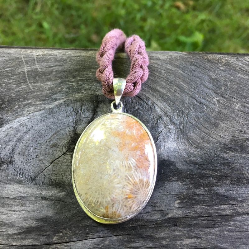 1点物 ナチュラル大ぶりフォシルコーラル珊瑚化石ペンダントトップ