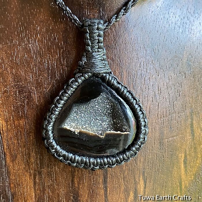 魔除け・厄除けお守り石】きらきらドルジークォーツ入りブラック