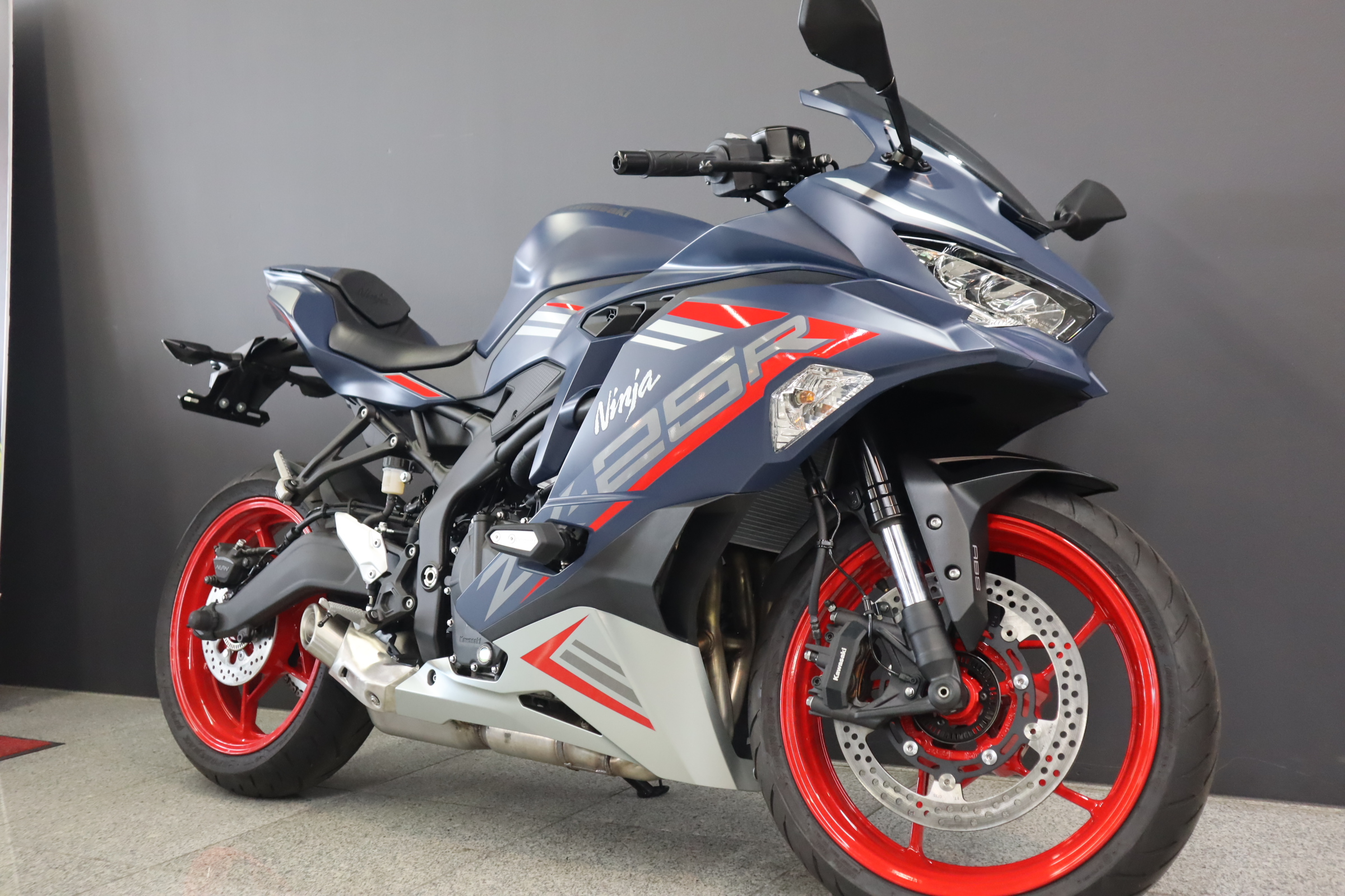 新車入荷情報！kawsaki・ZX-25R！マットブルー・Rエディション！ユー