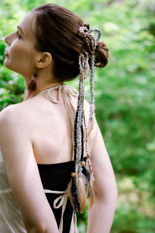 ヘアピンの様に髪に留めるだけで、あっという間にドレッドヘア風に