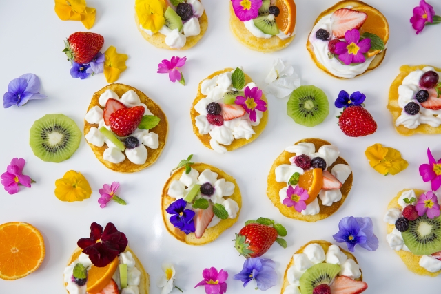 特別な食卓を彩るエディブルフラワーとつまもの - 神戸市の外構