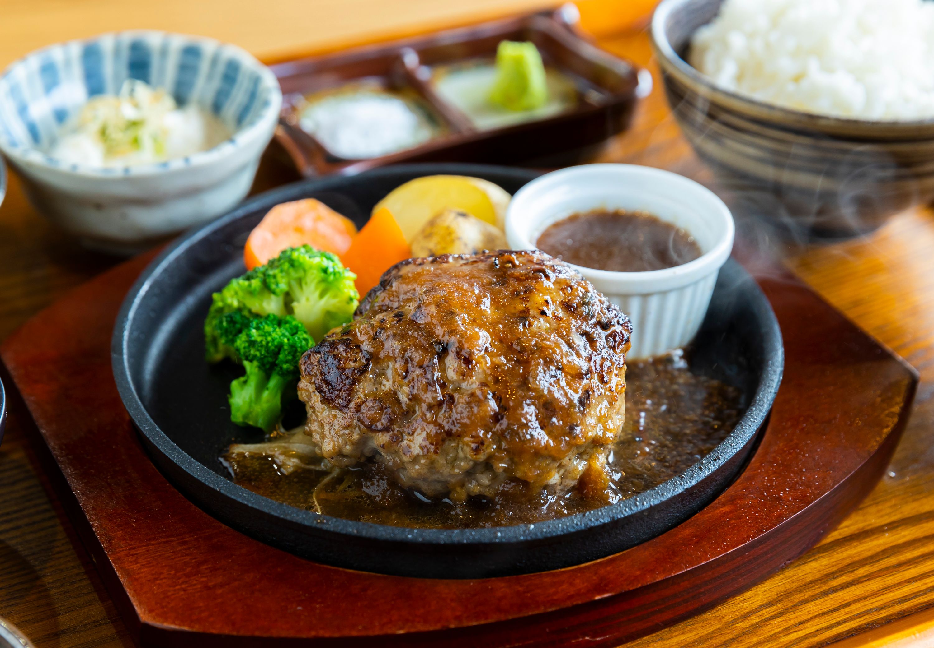 悶絶必至の肉三昧！ 肉好きを魅了する、新進気鋭の創作肉料理店「肉屋