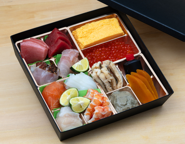 豊洲市場の手巻き寿司セット」計13品（ネタ11品・酒肴2品）目安として3