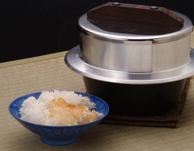 昔ながらの「かまど炊き」を再現『謹製 釜炊き三昧（5合炊き）』｜お