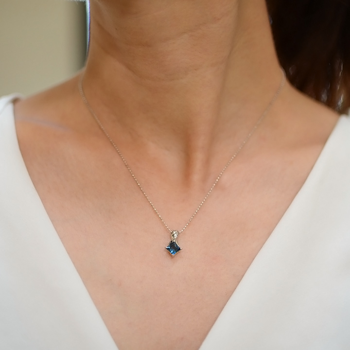 K18 ロンドンブルートパーズ ペンダントトップ 「liana」[商品番号