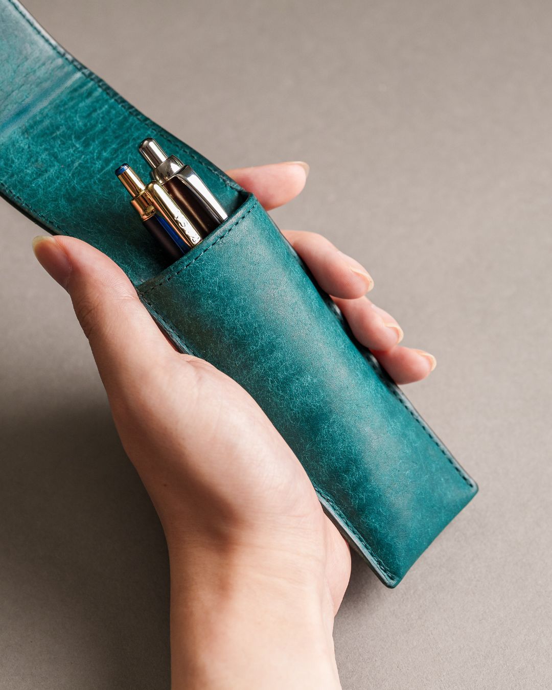 ペンスタンド」になる 本革ペンケース