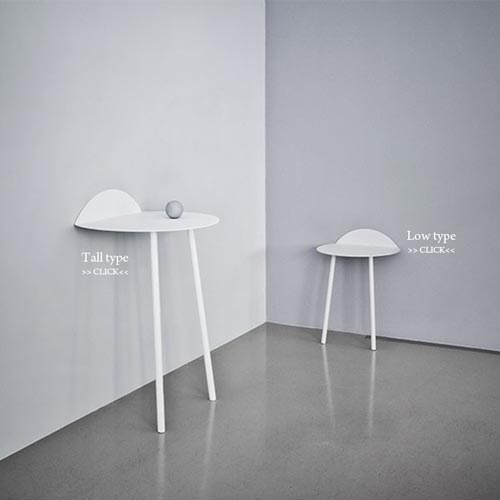 壁に立てかけて使う脚が2本のテーブル menu Yeh Wall Table - zakka