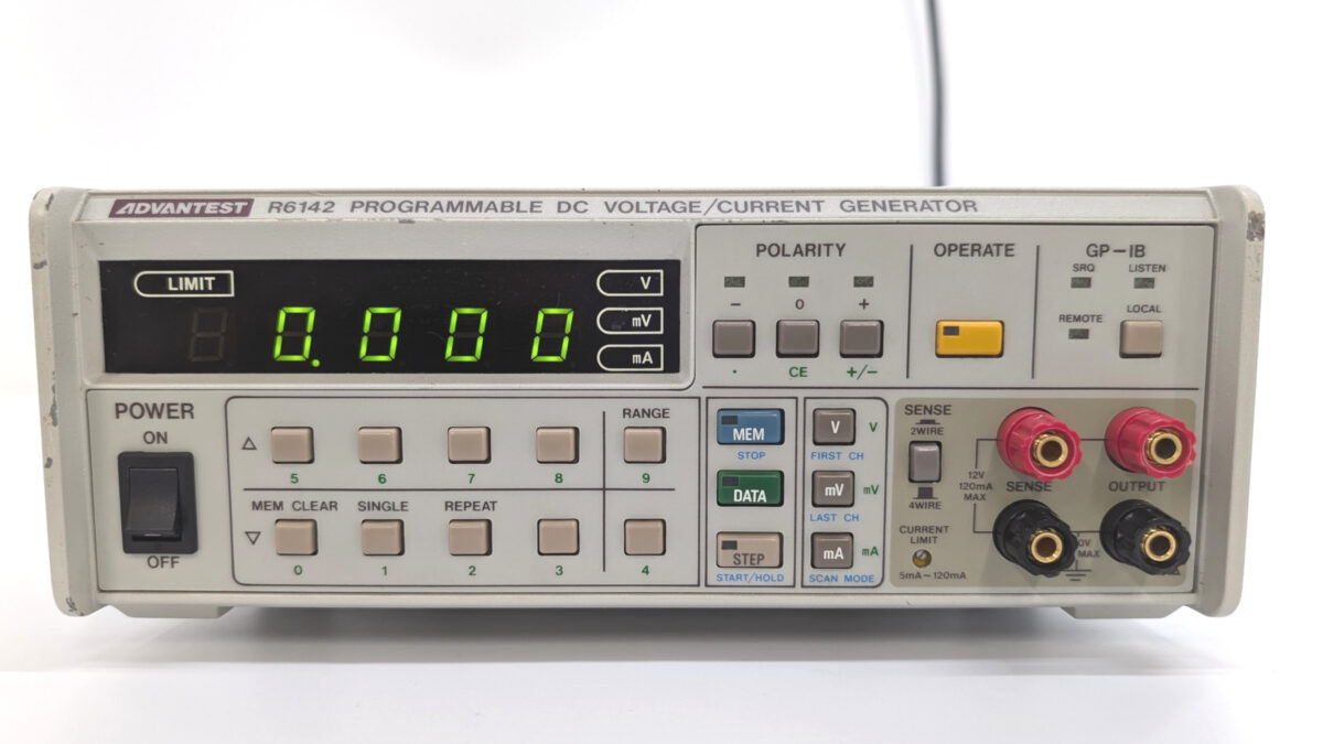 R6142 プログラマブル直流電圧/電流発生器 32V/160mA アドバンテスト S
