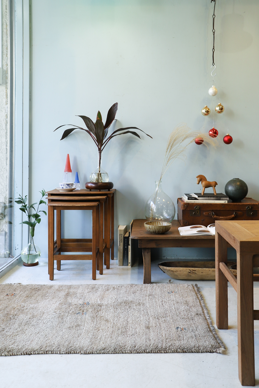 イギリスヴィンテージ ネストテーブル サイドテーブル 花台 シャビー