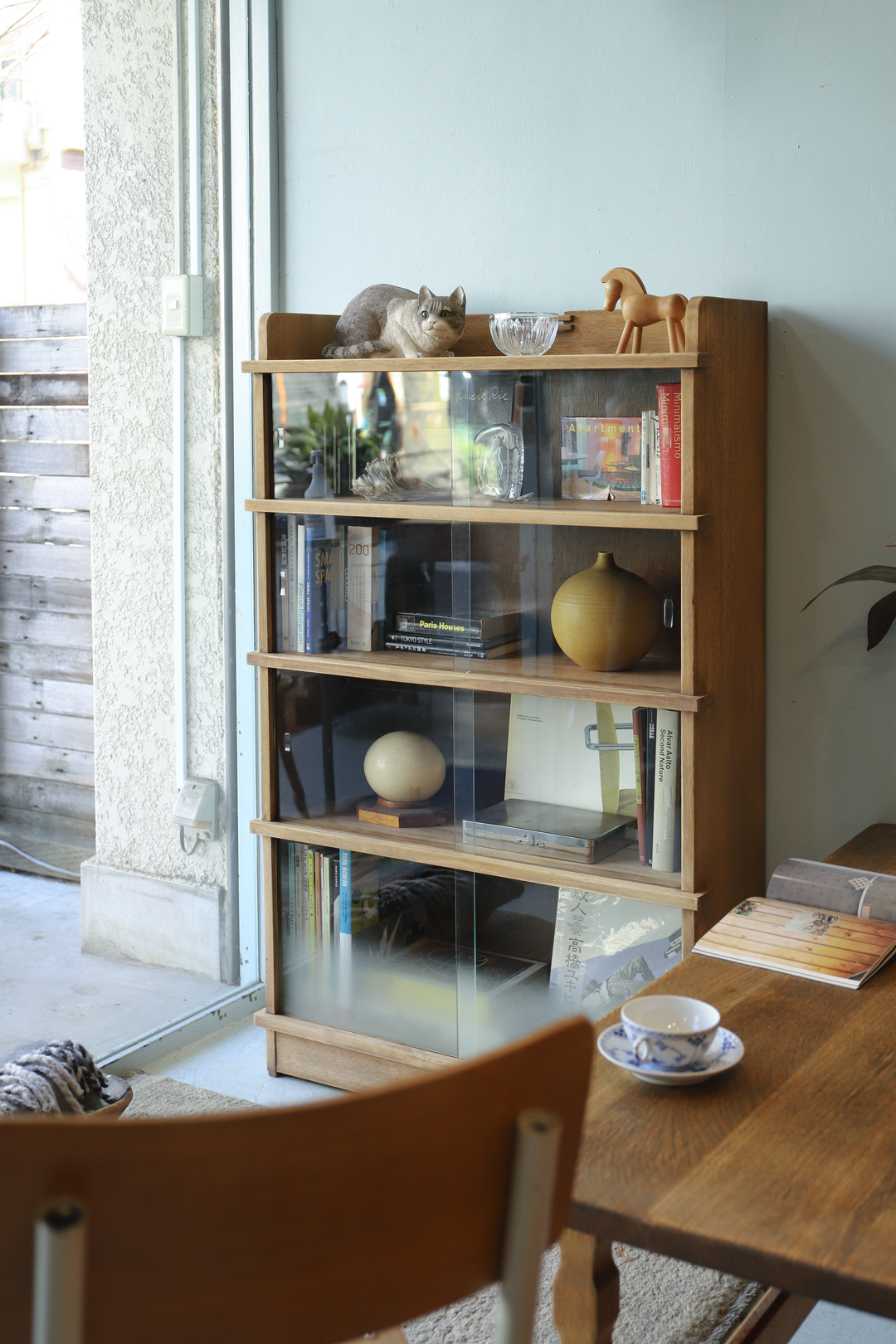 ジャパンヴィンテージ 本棚 ガラスキャビネット 食器棚 レトロモダン