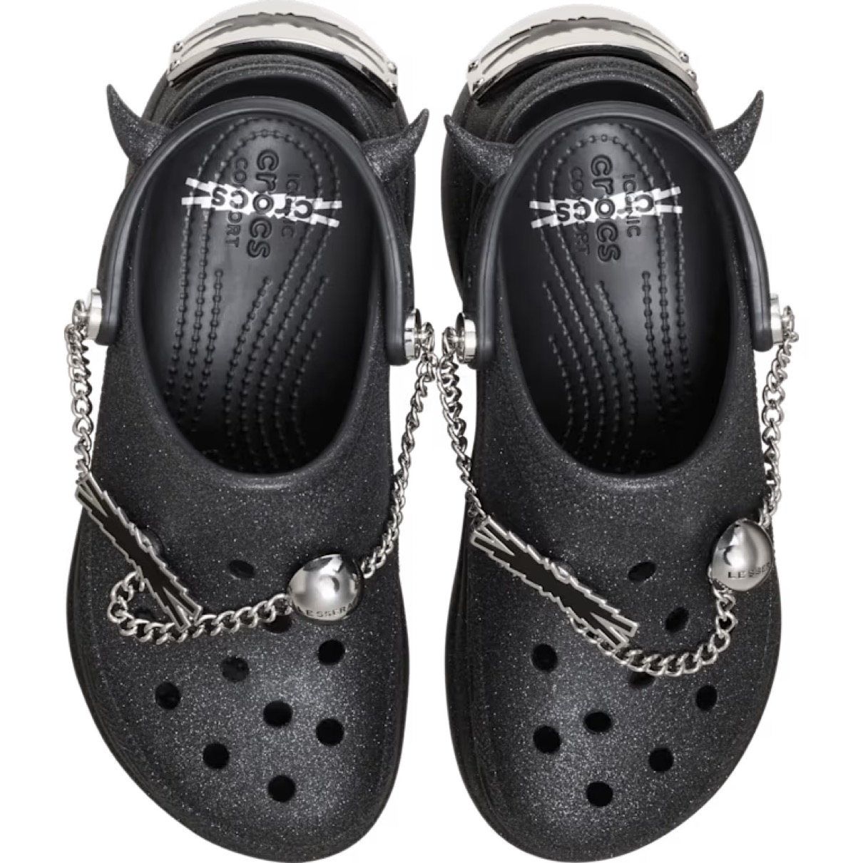 LE SSERAFIM x Crocs コラボサンダルが国内11月6日より発売 | UP TO DATE