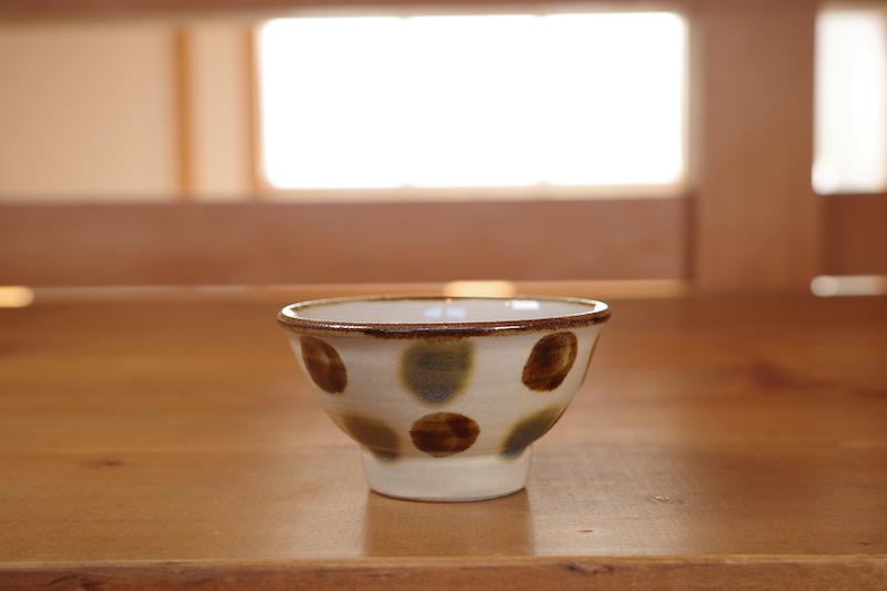 沖縄やちむん 湯呑 藍緑唐草 | UROCO.