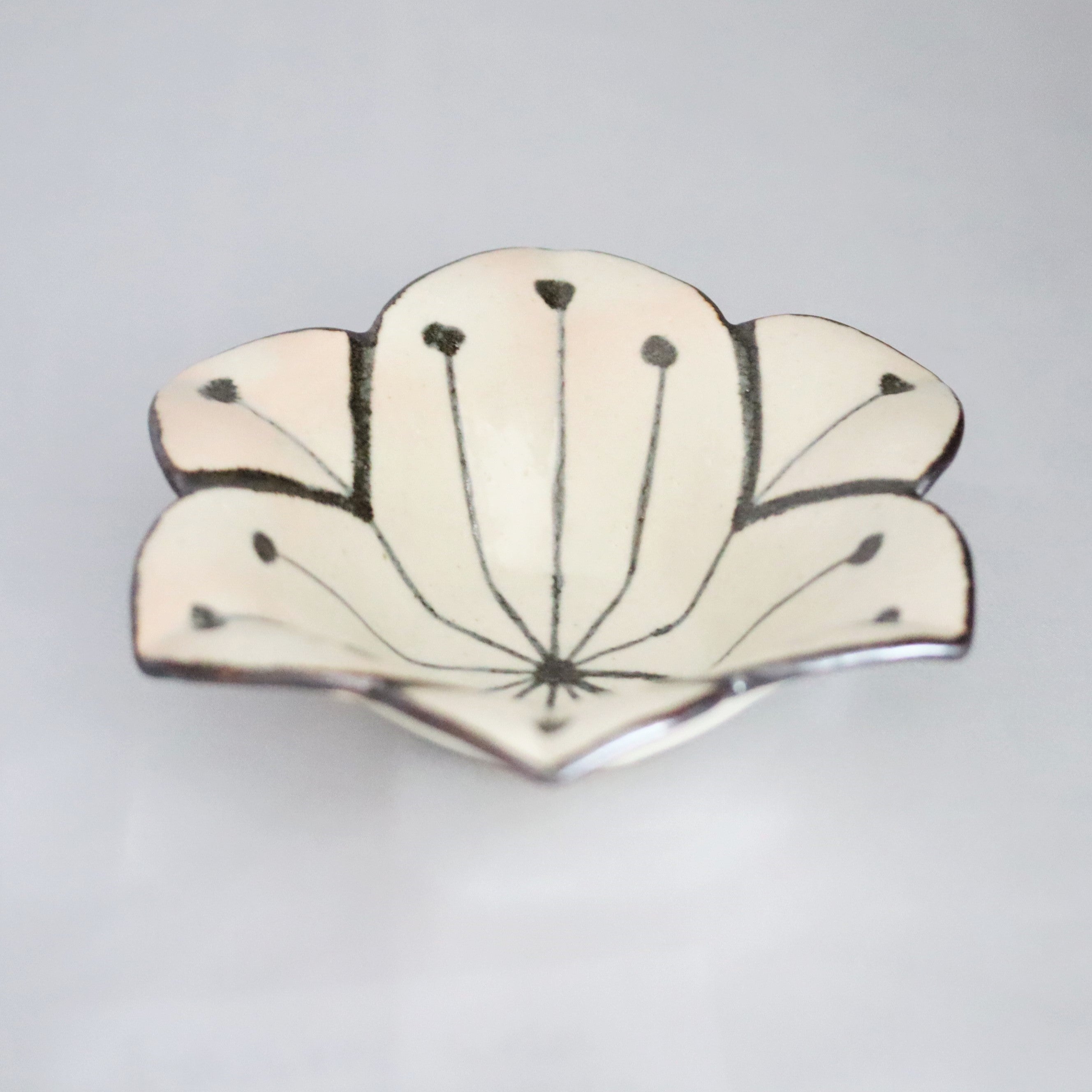 尾形乾山写しの逸品 百合形向付1客 尾形乾山写しの逸品 百合形向付1客