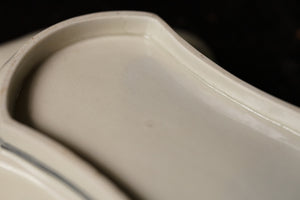 染付兎紋分銅形皿 / 浜野まゆみ – うつわと古物 幹