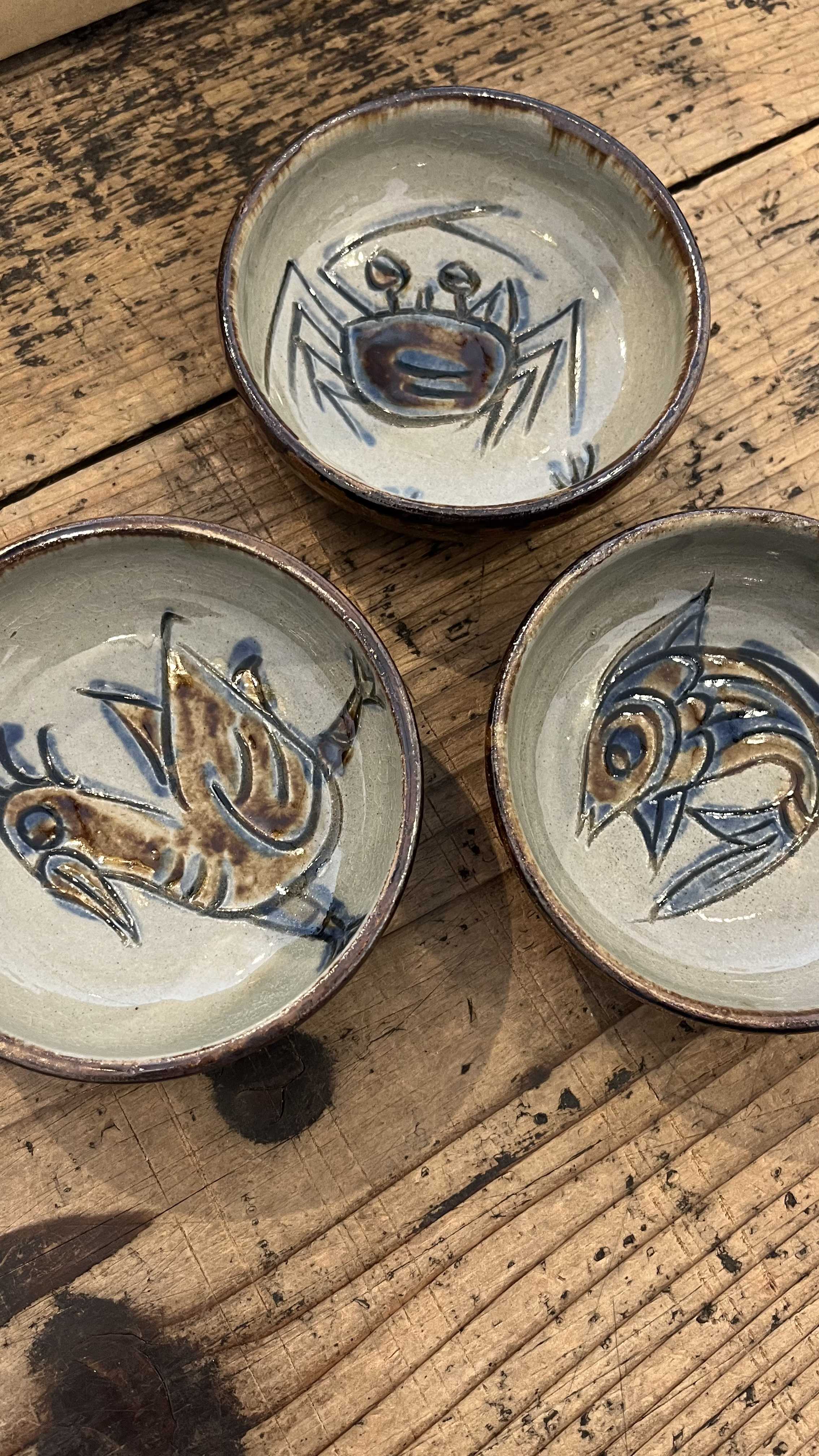 壺屋焼陶芸城 金城敏幸 魚紋 新入荷 東京うつわのわ田 | 沖縄やちむん