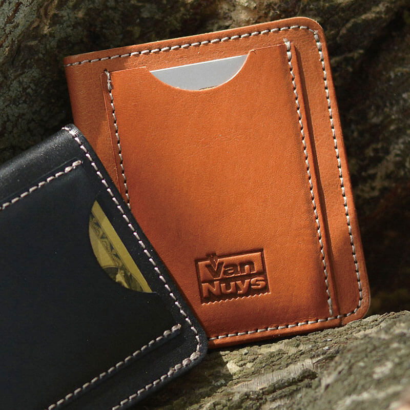 VD838：外側にもカードケースを装備、 キャッシュレス時代の 胸