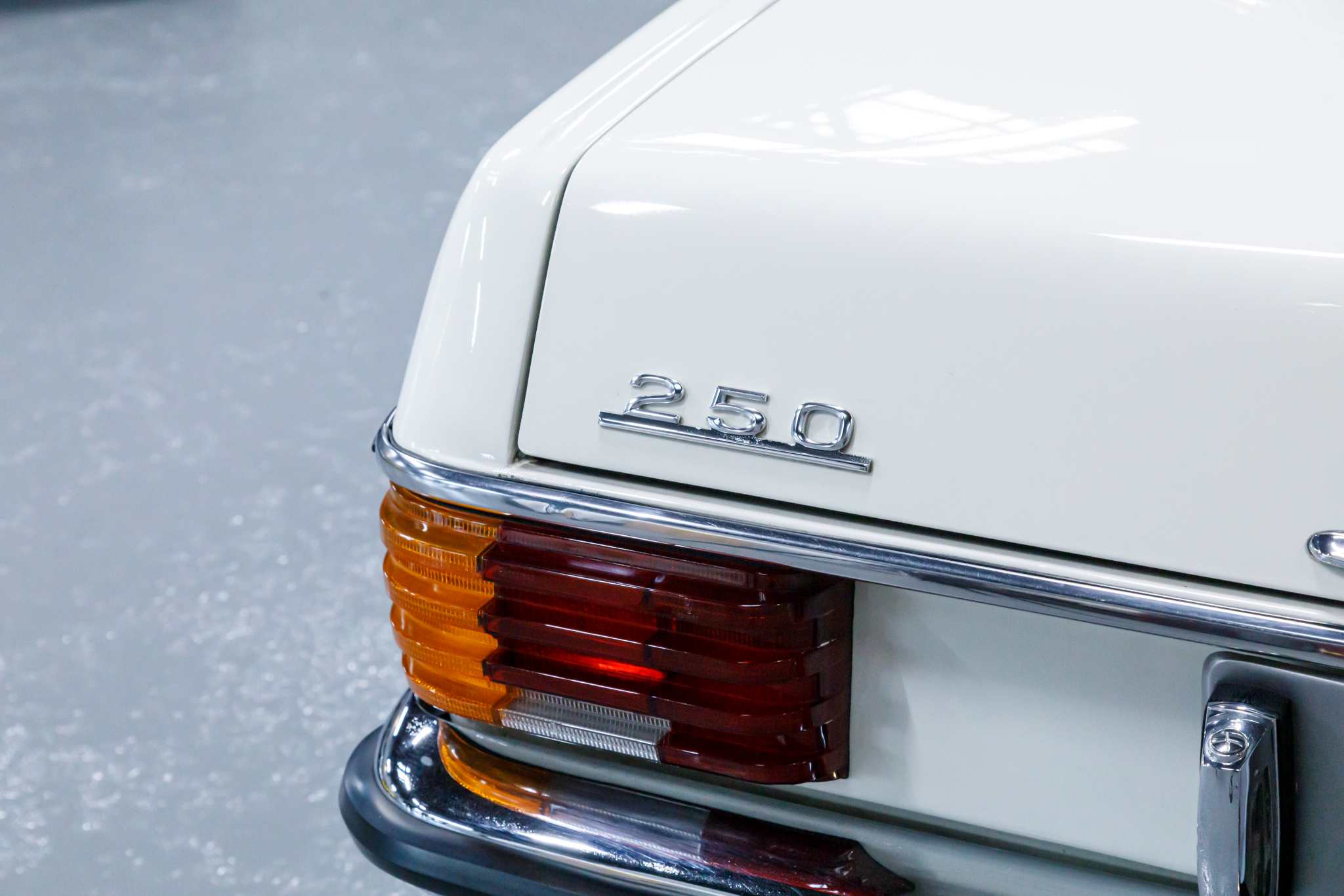 1975年 メルセデスベンツ 250セダン - Vintage Car VISCO｜北九州市