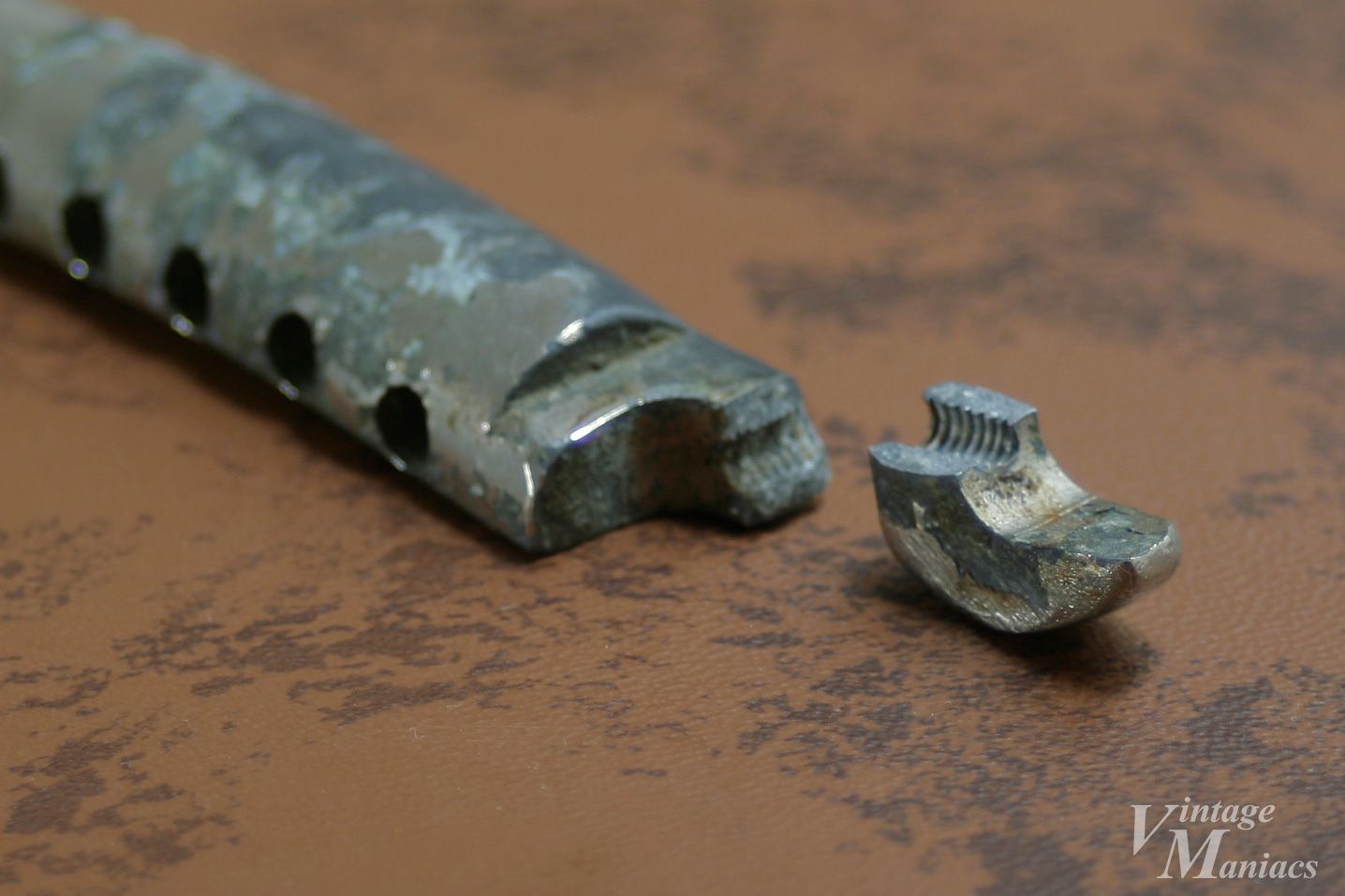 ギブソンのアルミテールピース - 機能美の頂点 | Vintage Maniacs