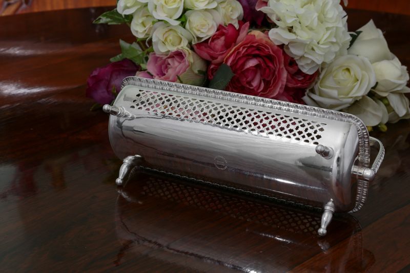 シルバープレート ビンテージ 手彫り装飾 透かし細工 ビスケットトレイ