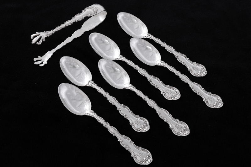 アンティークシルバー 純銀製（925）1912年 スクロール装飾のフリル