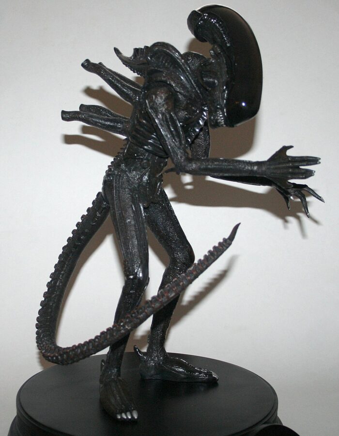 Palisades Alien Signature Statue
