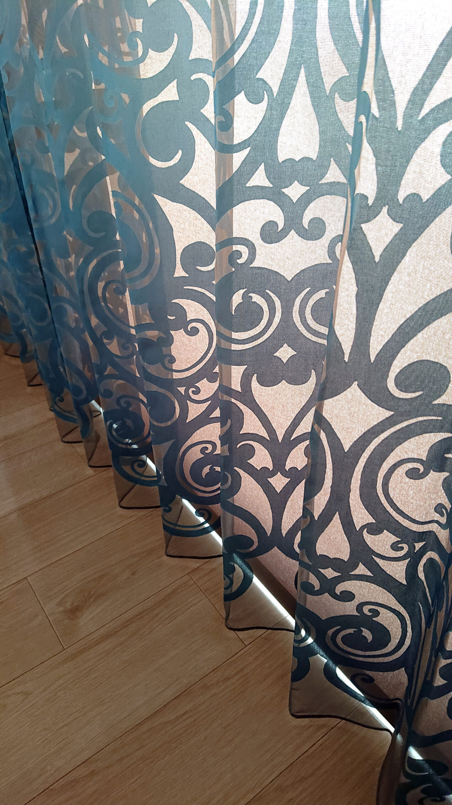 気品あふれるフィスバのレースカーテン。 | ヴィードパレット株式会社