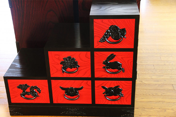 岩谷堂箪笥とは？岩手県の伝統的工芸品～特徴や歴史、種類、製造工程を