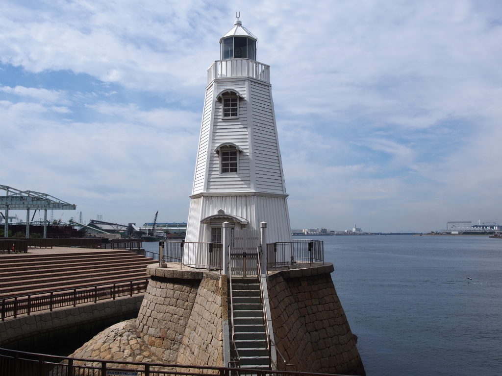 明治に作られた木造の旧堺燈台に歴史を感じる｜ペットと楽しくドライブ旅行