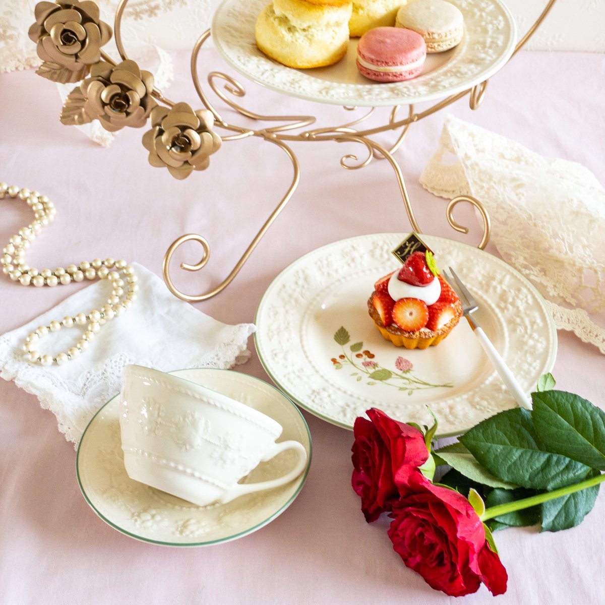 ウェッジウッド フェスティビティ ラズベリー 中皿 リム 21cm 白 大